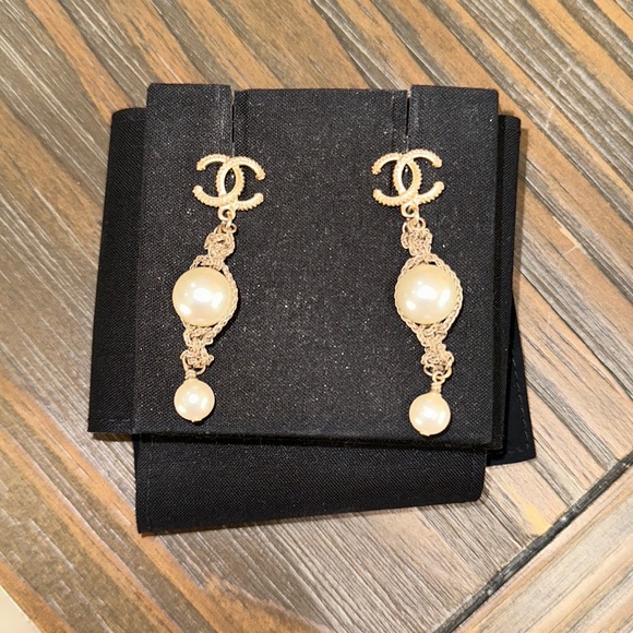 Chanel dangling earrings - Picture 4 of 12